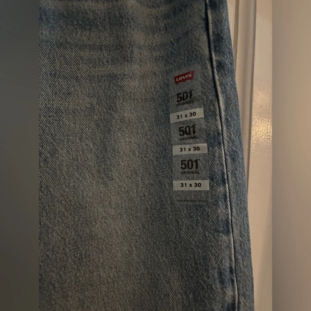 Levi's 501 Original Women's High Rise Ripped Blue Jeans - Picture 10 of 11